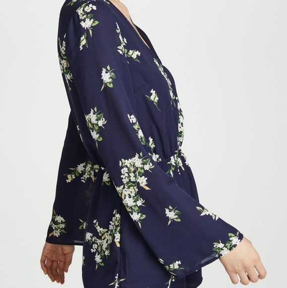 Cupcakes and Cashmere Dorene Romper Medium NWT - Picture 3 of 6